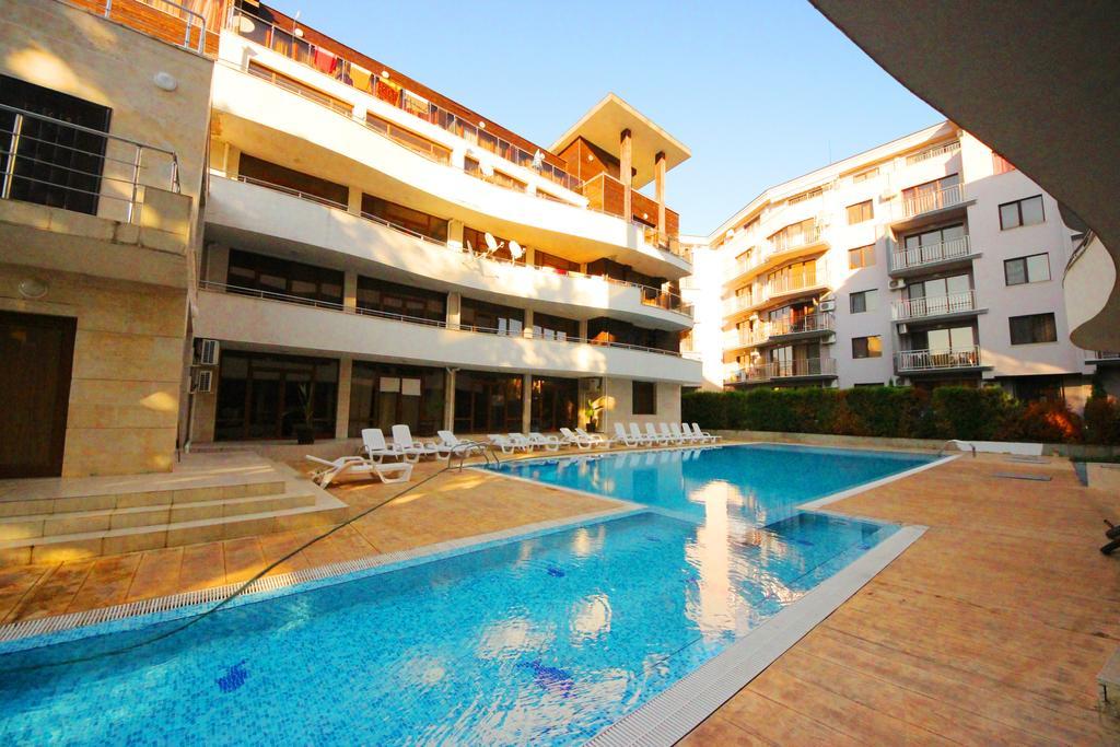 Eden - Menada Apartments Pantai Sunny Bagian luar foto