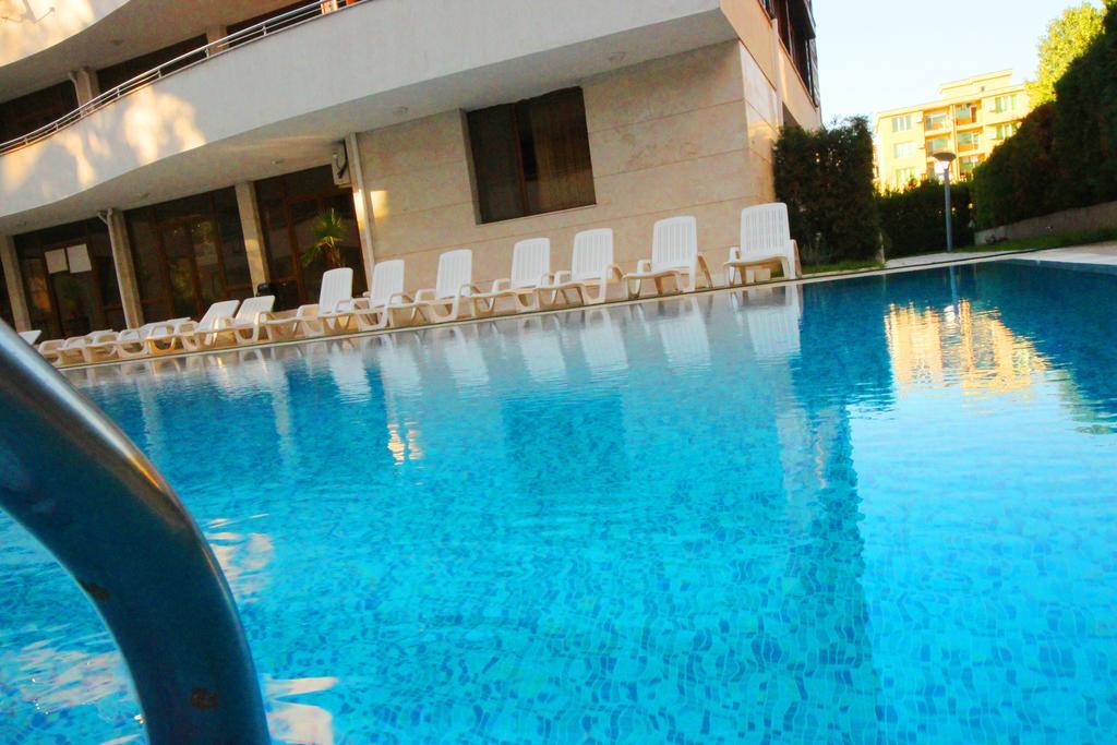Eden - Menada Apartments Pantai Sunny Bagian luar foto