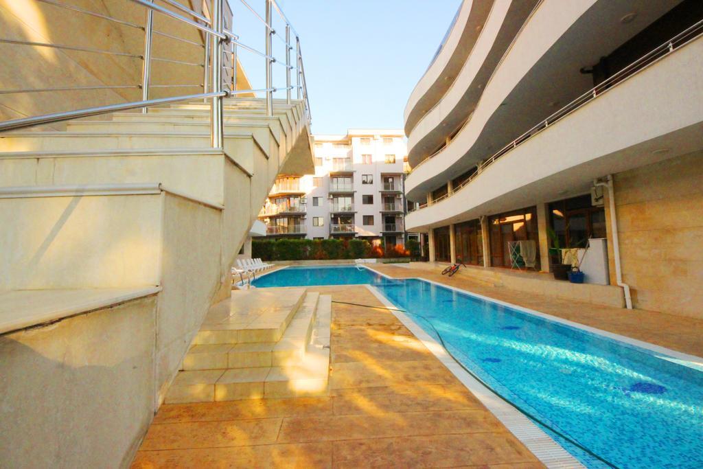 Eden - Menada Apartments Pantai Sunny Bagian luar foto