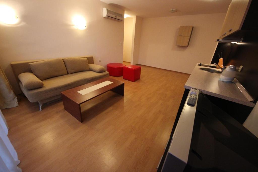 Eden - Menada Apartments Pantai Sunny Ruang foto