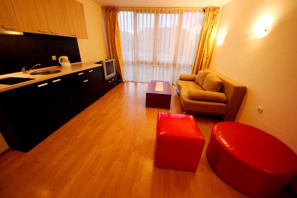 Eden - Menada Apartments Pantai Sunny Ruang foto