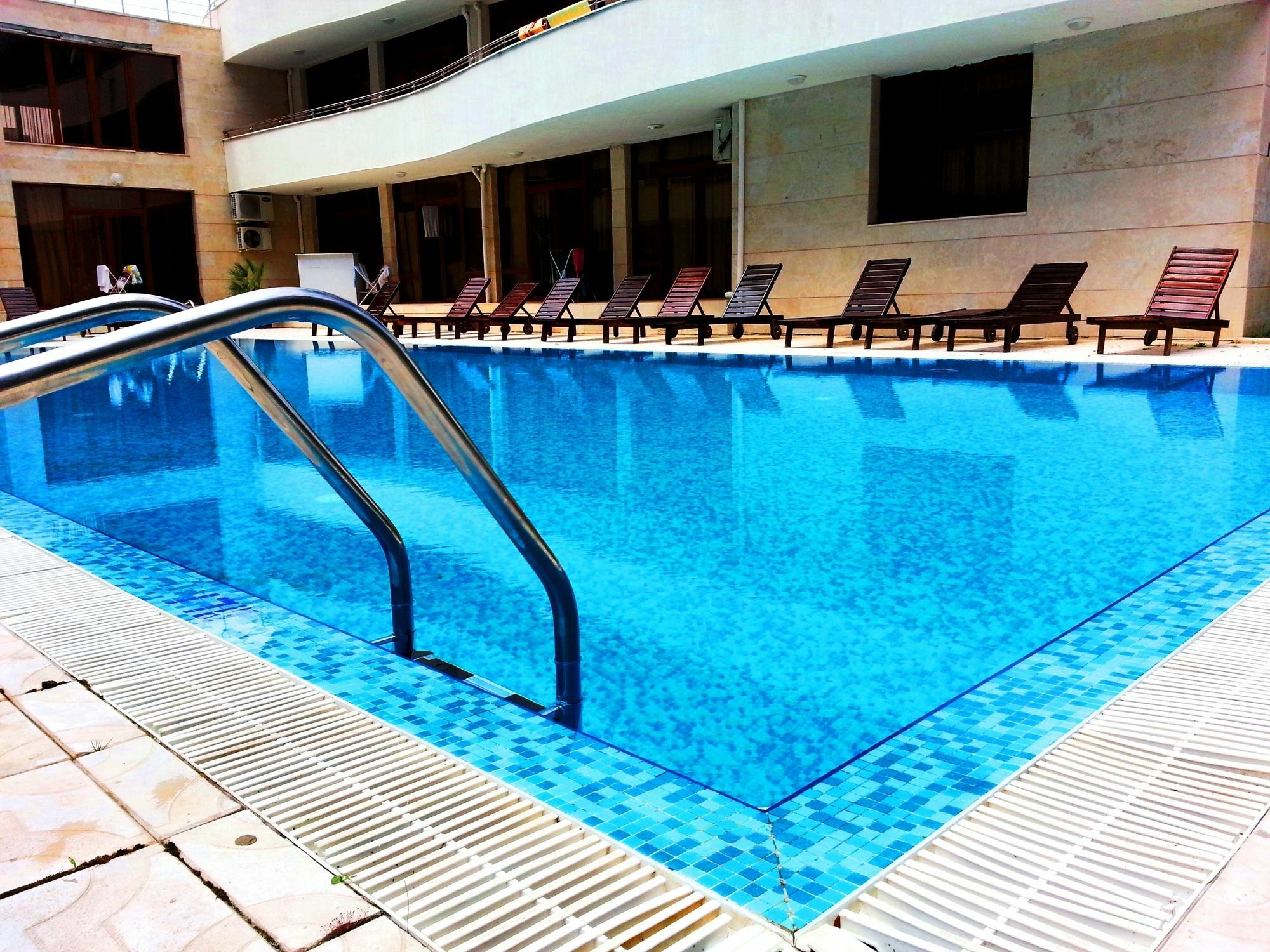 Eden - Menada Apartments Pantai Sunny Bagian luar foto