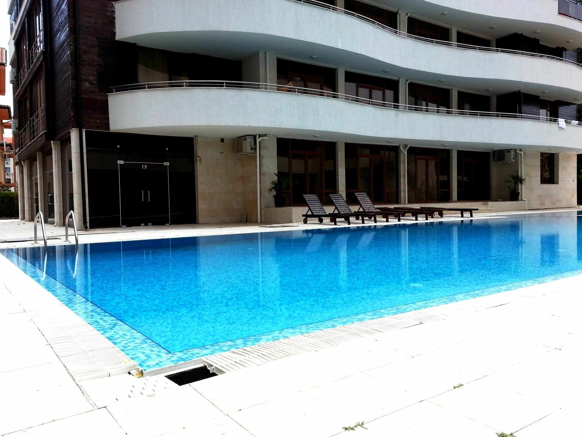 Eden - Menada Apartments Pantai Sunny Bagian luar foto