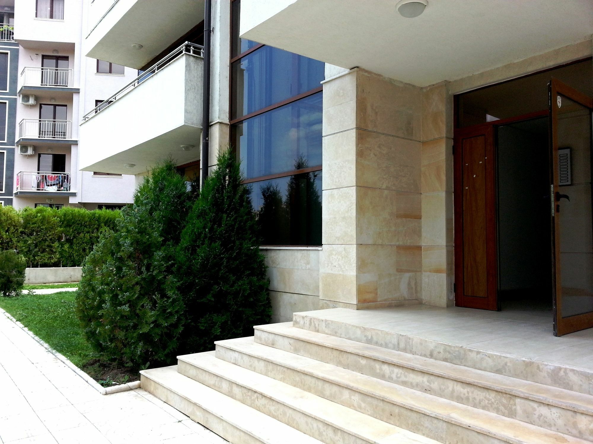 Eden - Menada Apartments Pantai Sunny Bagian luar foto