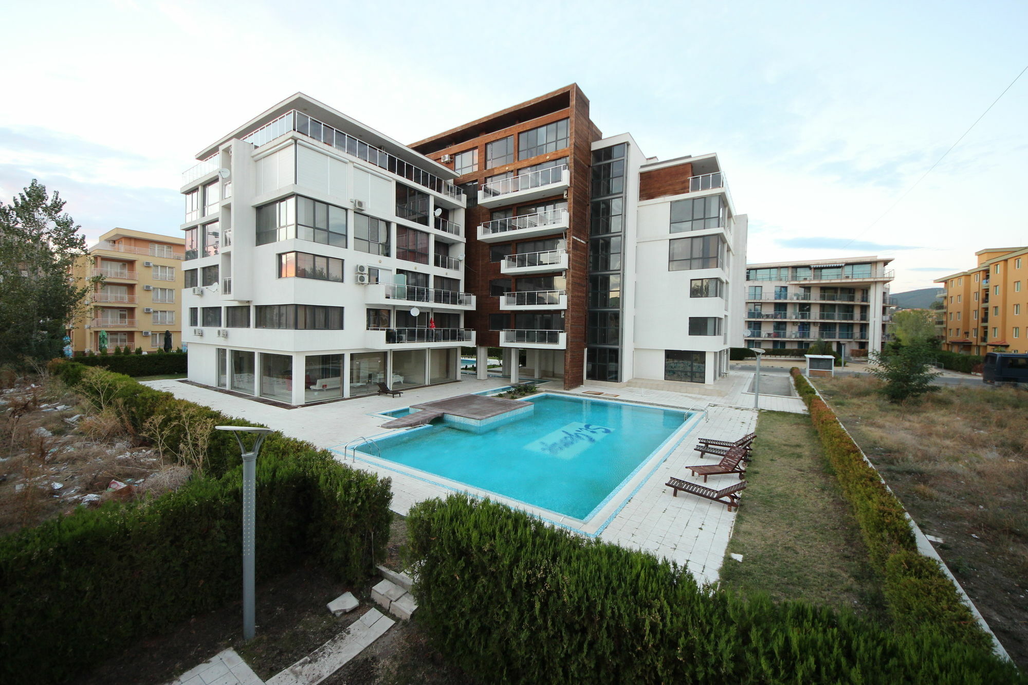Eden - Menada Apartments Pantai Sunny Bagian luar foto